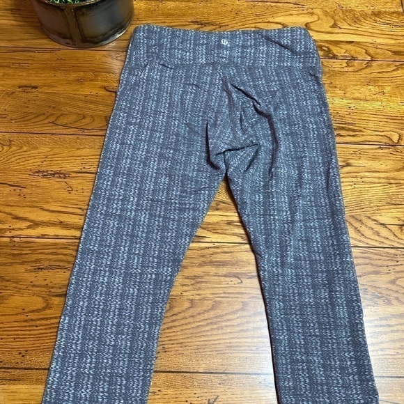 Lululemon Wunder Under Heathered Herringbone Pattern Gray Cropped Tight Size 6. - Picture 5 of 9
